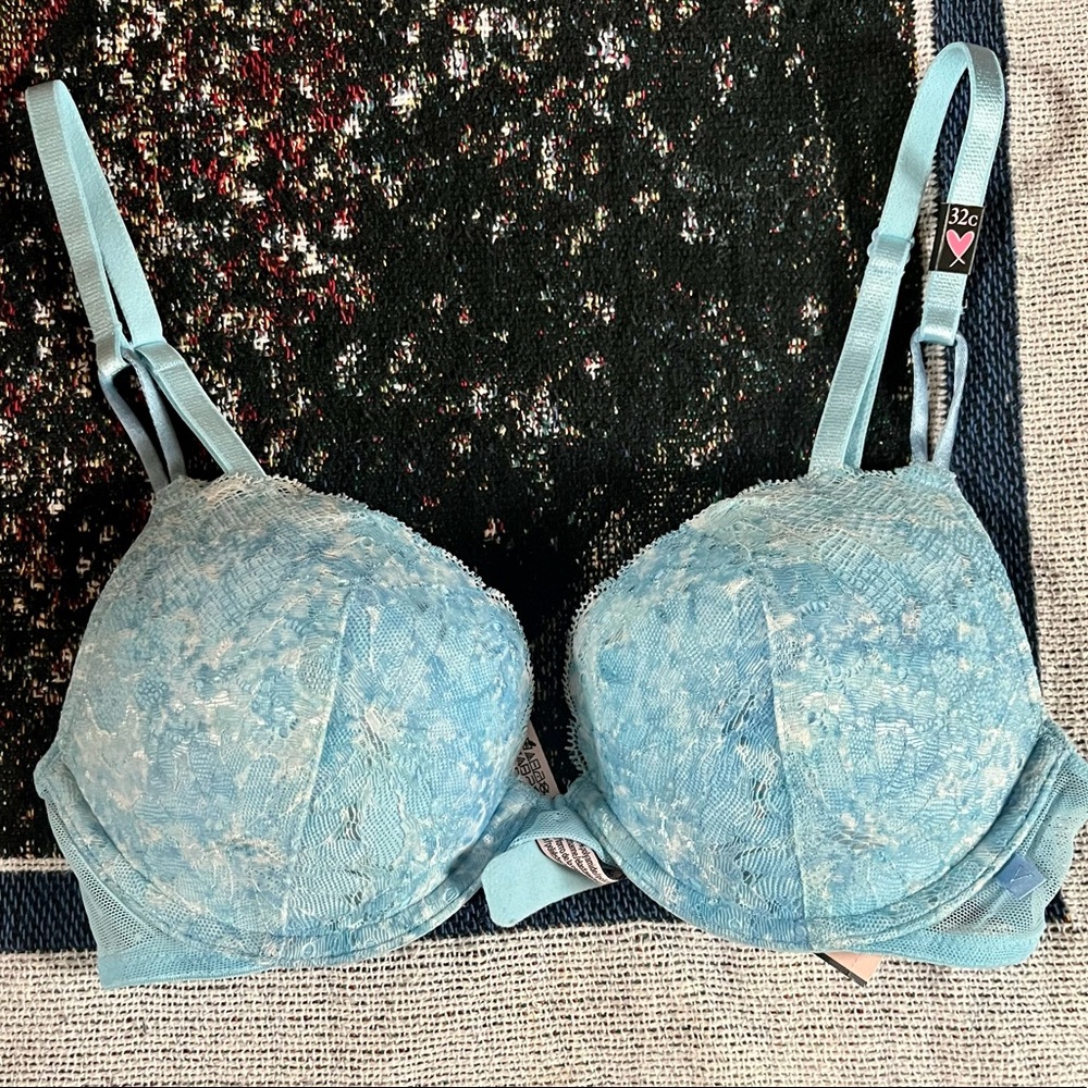 NWT Victoria’s Secret Push-up Bra 32C